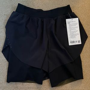 Lululemon Zoned In HR 2-in-1
Short, Black, Sz 4